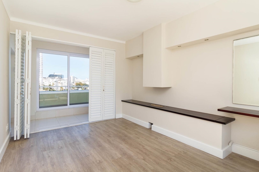 3 Bedroom Property for Sale in Sea Point Western Cape